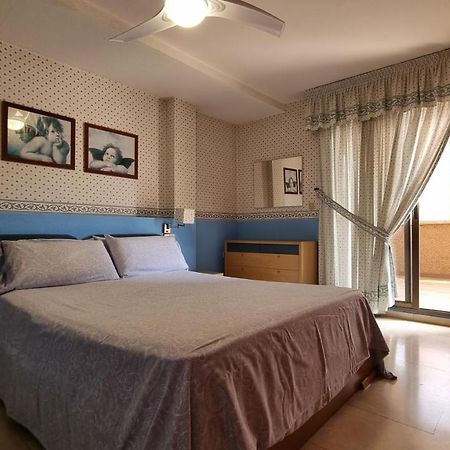 Atico Con Terraza Y 2 Habitaciones En Casco Antiguo Benidorm Kültér fotó