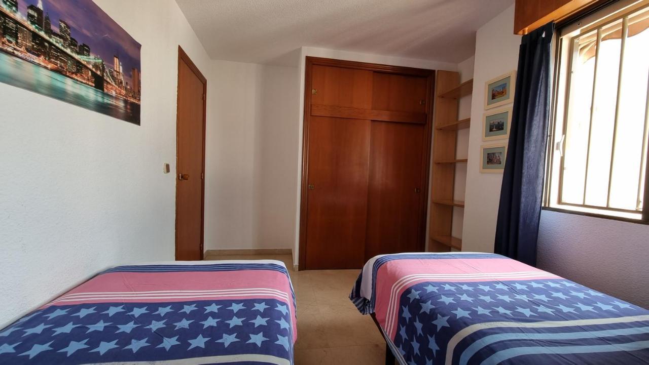 Atico Con Terraza Y 2 Habitaciones En Casco Antiguo Benidorm Kültér fotó