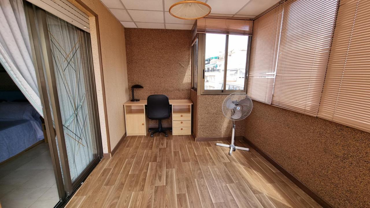 Atico Con Terraza Y 2 Habitaciones En Casco Antiguo Benidorm Kültér fotó